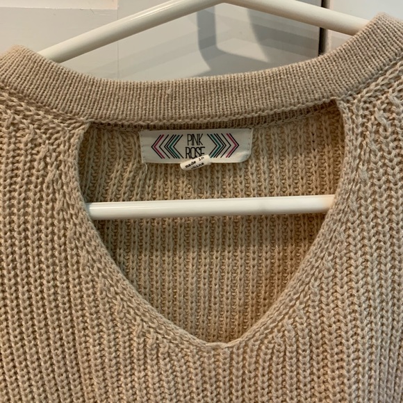 Two sweaters - Picture 6 of 6